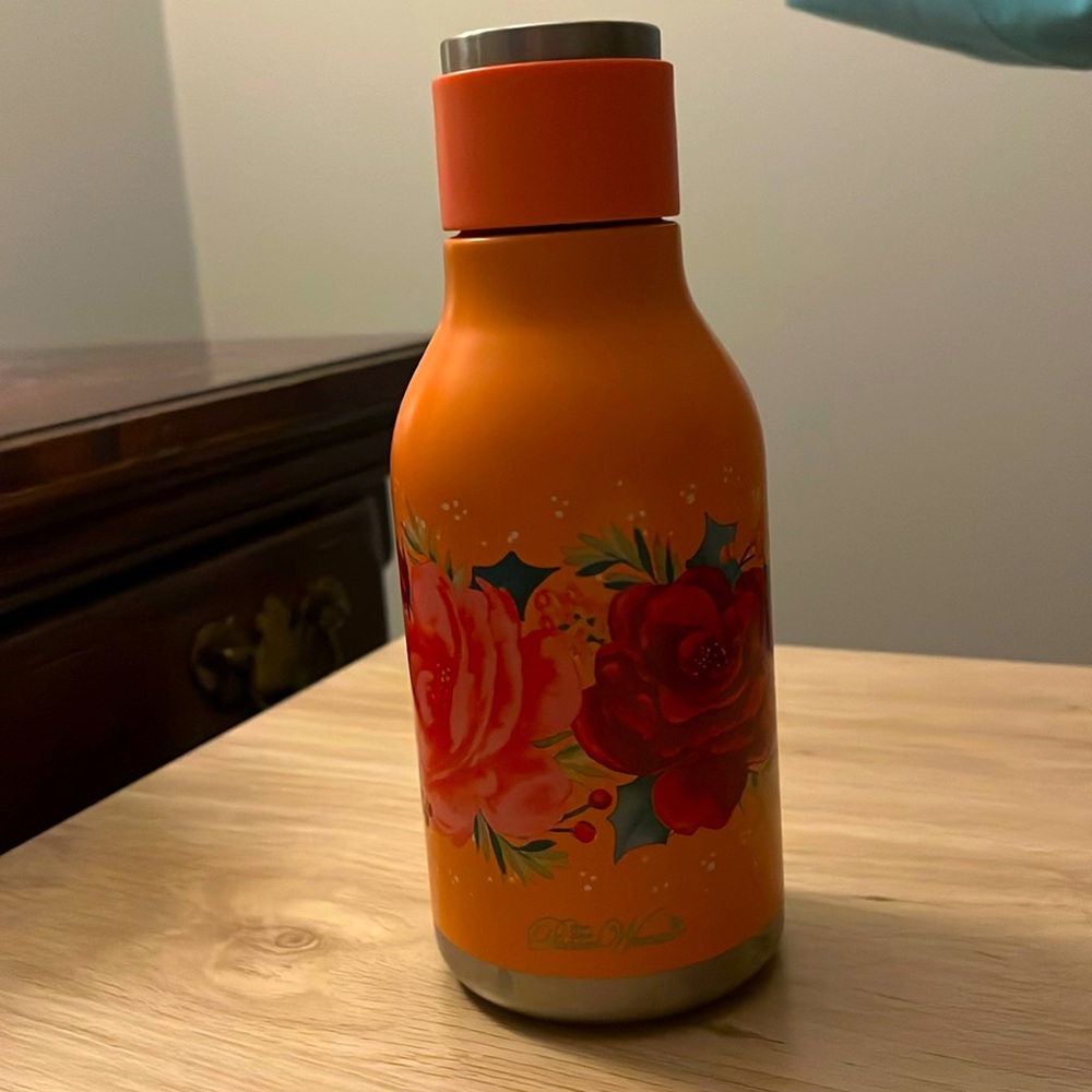 The Pioneer Woman 16-Ounce Stainless Steel Cheerful Holiday Roses Bottle.